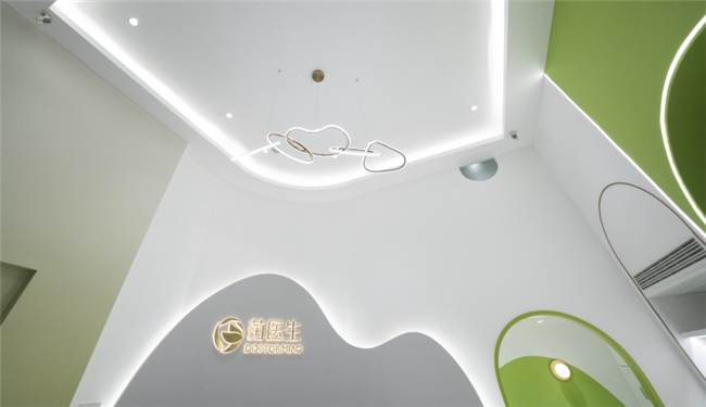 苗医生揭秘：肌肤微生态平衡对痘痘反复发作的重要性